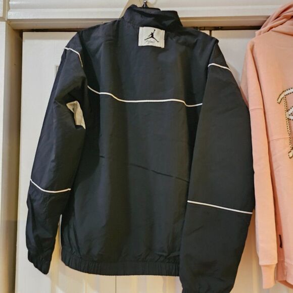 Jordan Essentials Men's Black & Sail Flight Zipper Warm-Up Jacket Size Medium - Picture 6 of 6